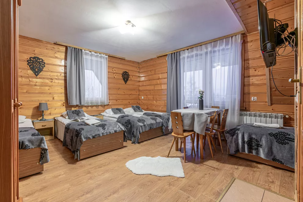Pokój  4-5 osobowy z balkonem z widokiem na góry