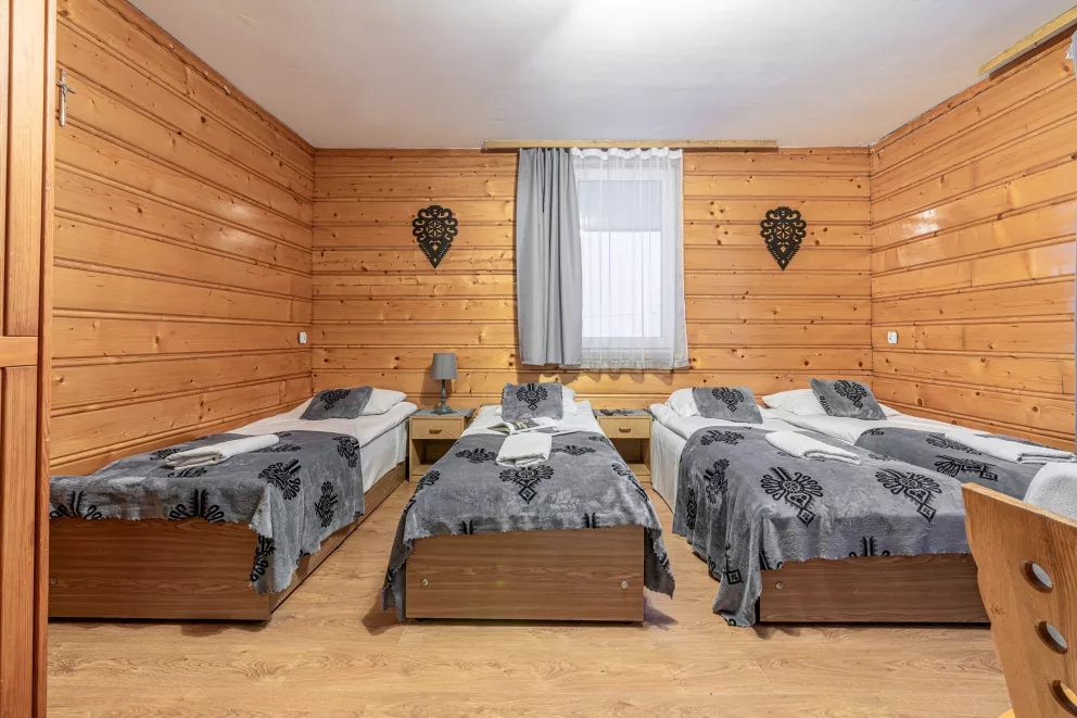 Pokój  4-5 osobowy z balkonem z widokiem na góry