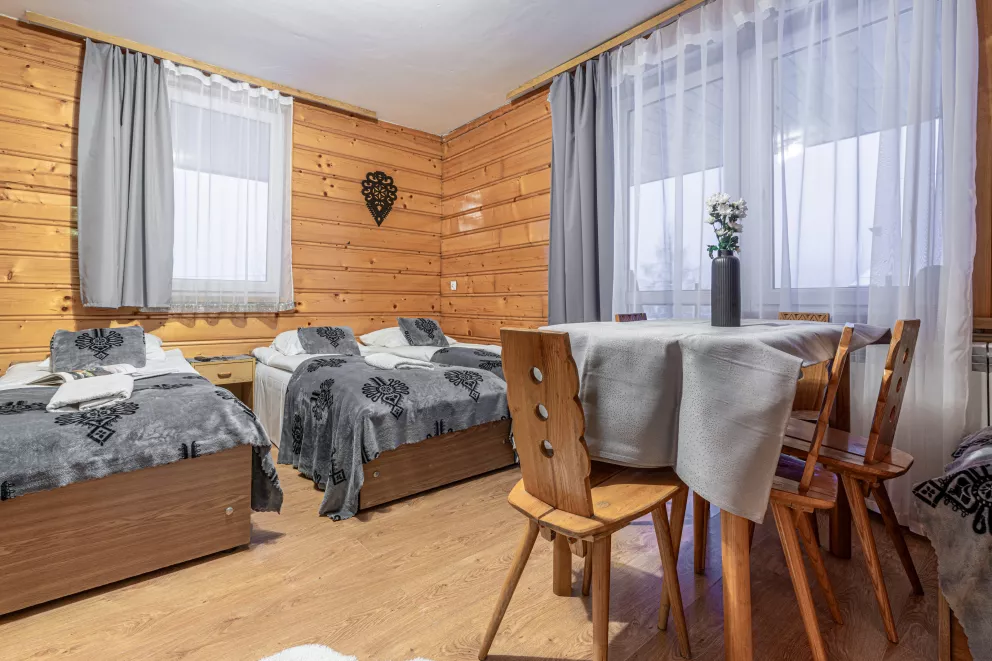 Pokój  4-5 osobowy z balkonem z widokiem na góry